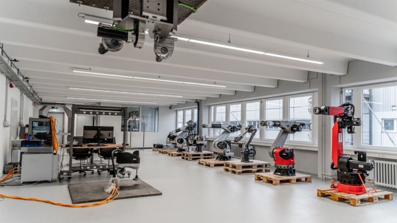 Labor mit verschiedenen Robotern